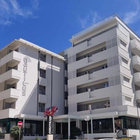 Hotel Nautilus Cattolica Exteriör bild
