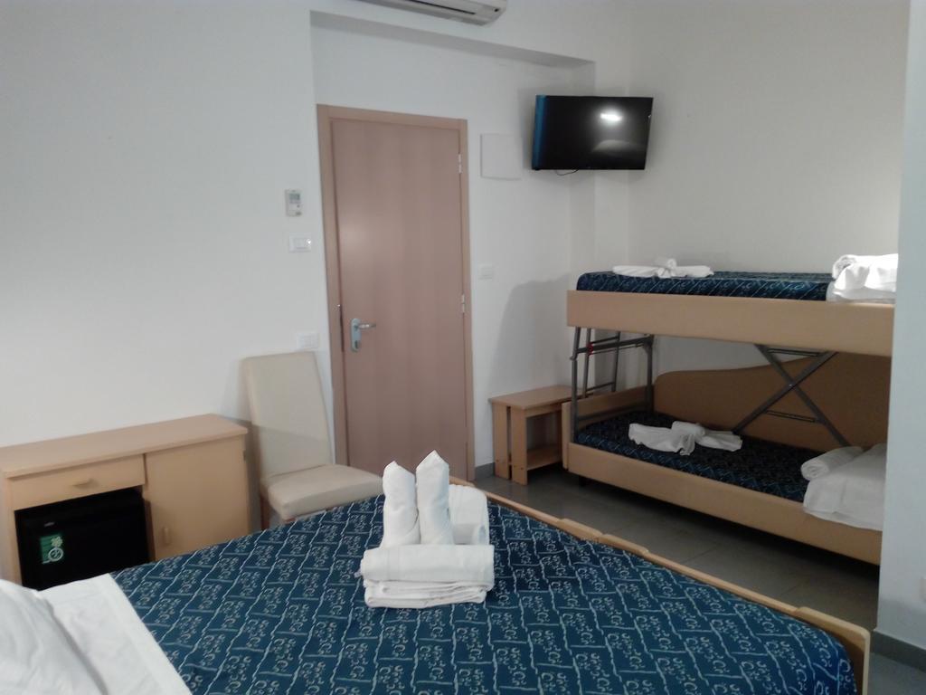 Hotel Nautilus Cattolica Exteriör bild