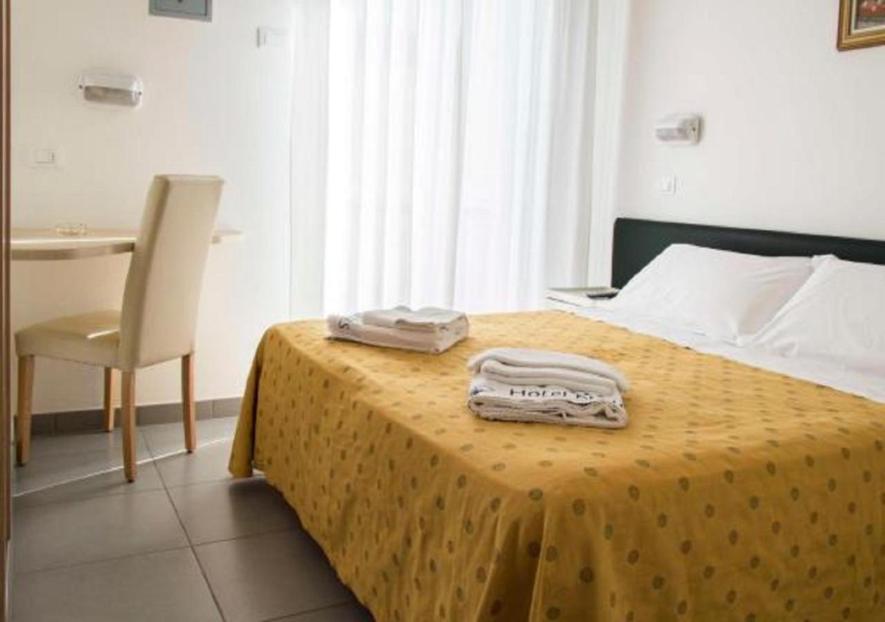 Hotel Nautilus Cattolica Rum bild