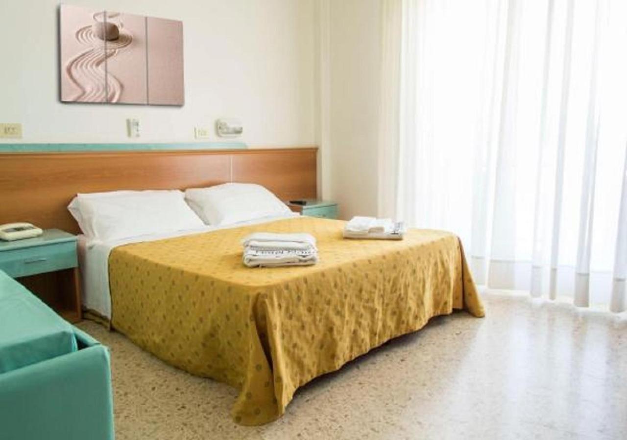 Hotel Nautilus Cattolica Exteriör bild