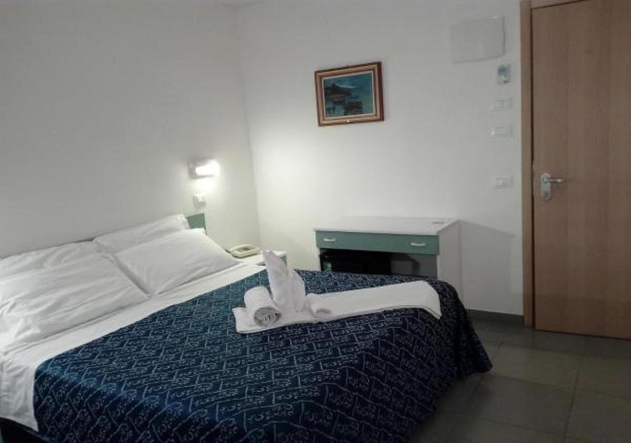 Hotel Nautilus Cattolica Exteriör bild