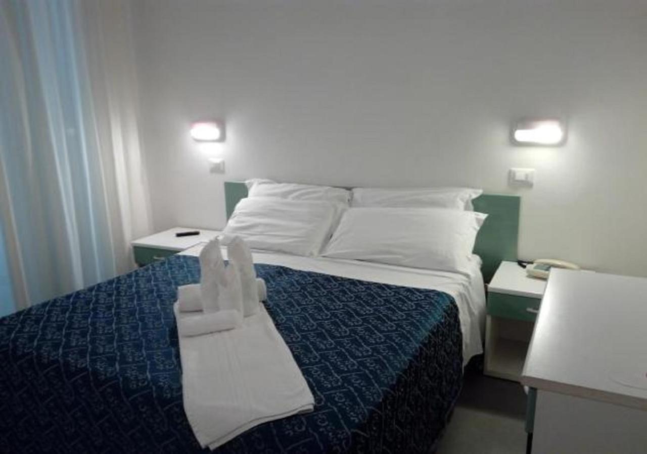 Hotel Nautilus Cattolica Exteriör bild